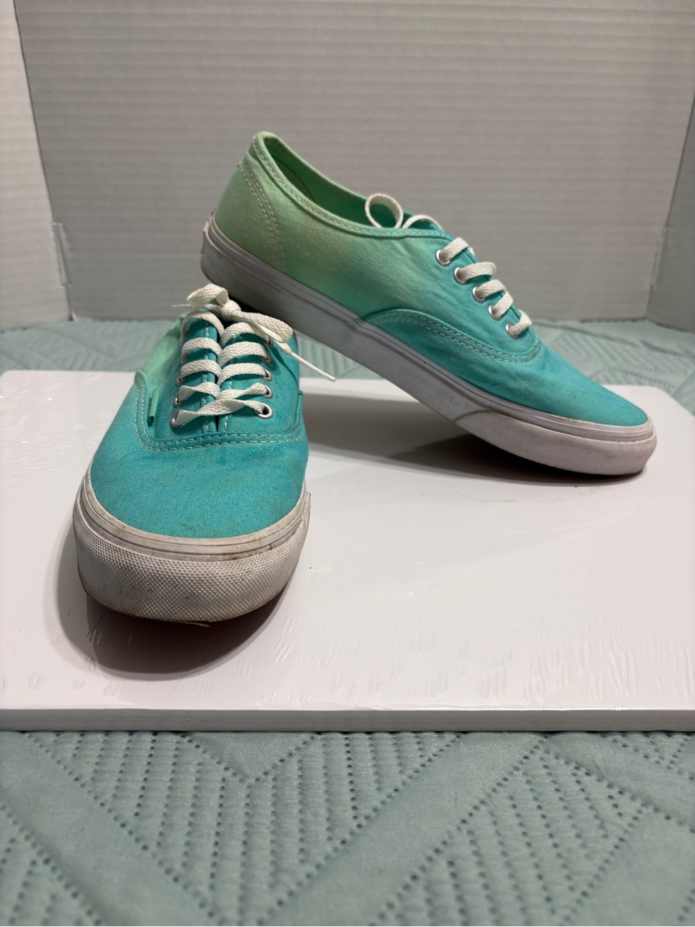 VANS Women's Aqua Teal Mint Ombre Color Low Top Lace Up Shoes Size 9.0